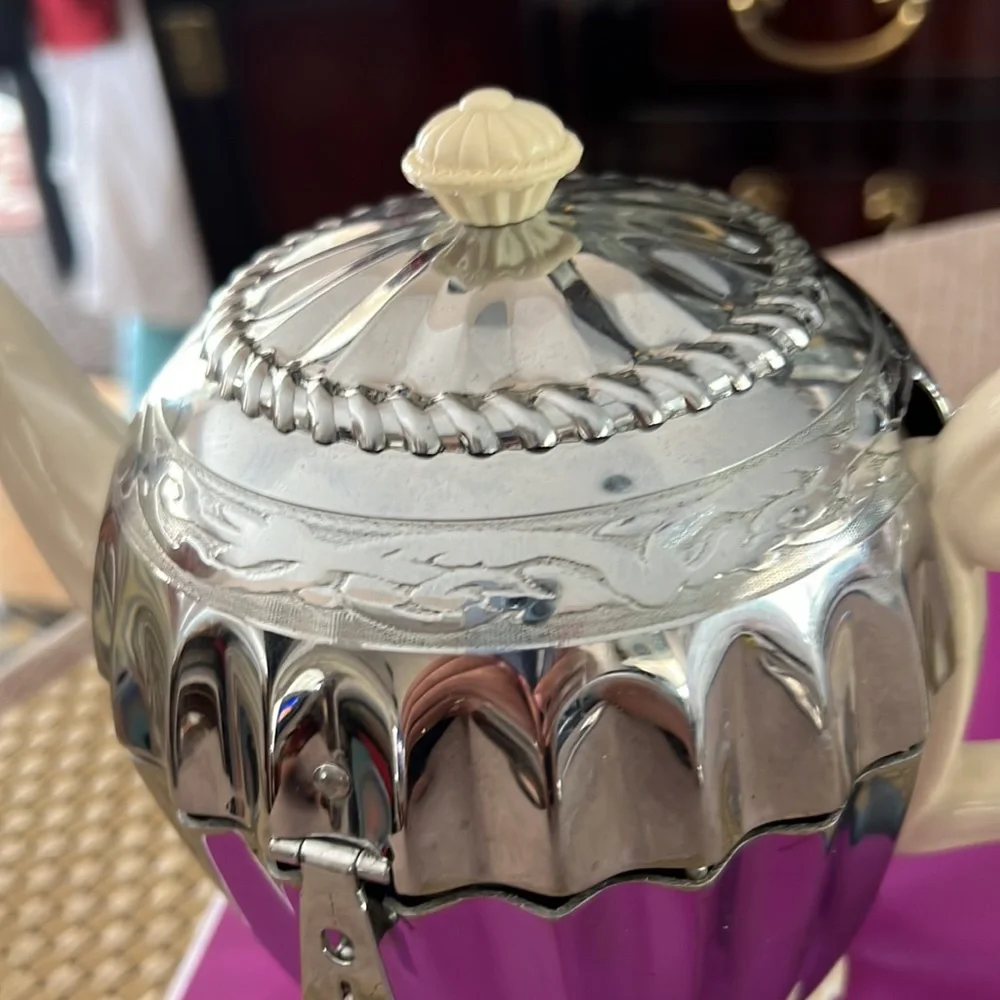 TEA POT - Picture 2 of 8
